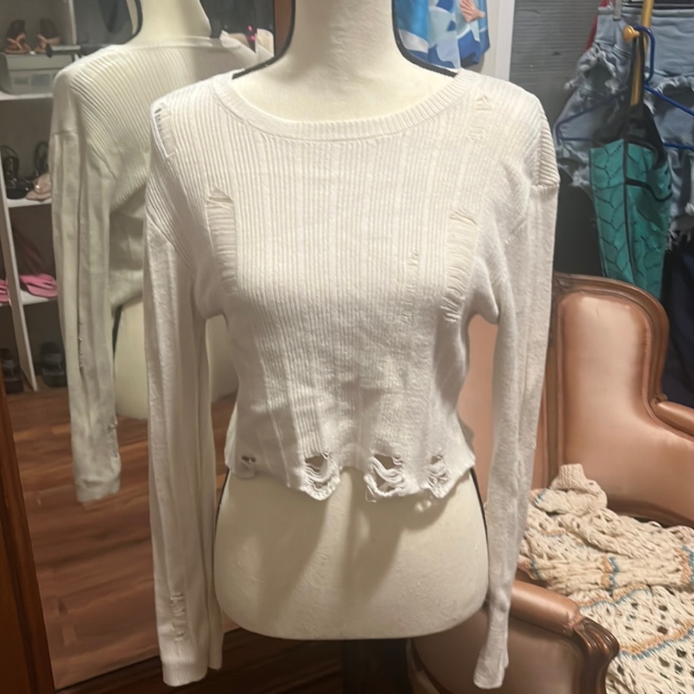 Rue 21 Distressed sweater XL fits like medium